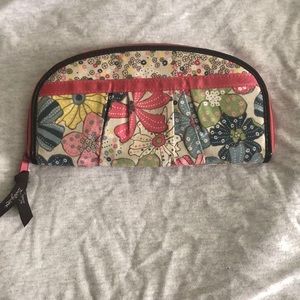 Thirty one zip up wallet